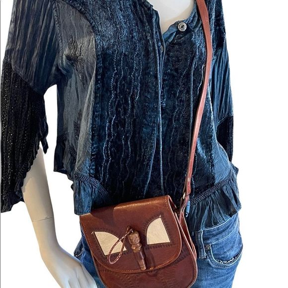 Vintage Leather Handcrafted Crossbody Handbag - Picture 4 of 12